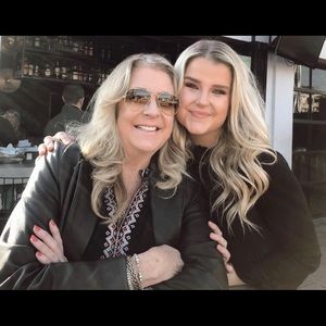 Meet your Posher, Dana